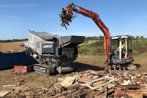 komplet-krokodile-shredder-shredding-wood-komplet-demo-park-komplet-north-america