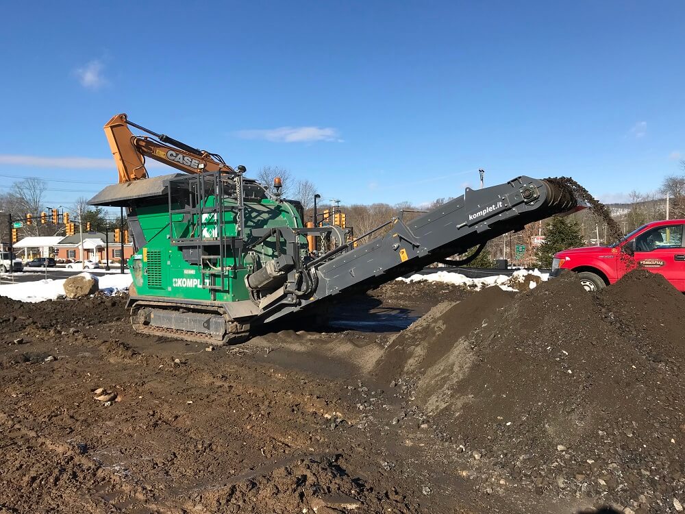 komplet-lt-7040-mobile-compact-jaw-crusher-gas-station-demolition-job-komplet-north-america