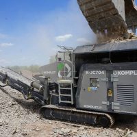 Mobile Mini Rock Crushers - Recycle Material Onsite komplet-kjc704-compact-mobile-jaw-crusher-on-site-crushing-concrete-waste-komplet-north-america-mini-cursher-machine