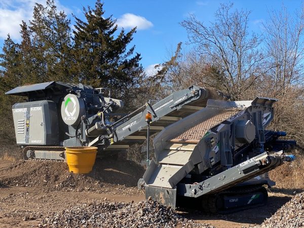 k-jc704-crusher-kompatto-221-screener-combined-to-process-concrete-and-asphalt