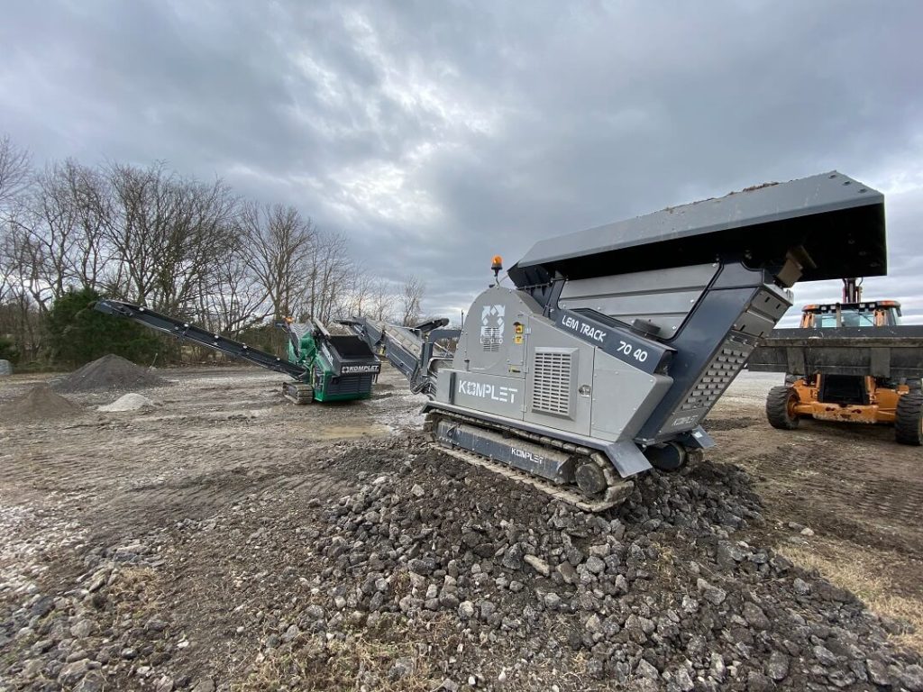 Small Concrete Crusher & Rock Screener Making Multiple End Products