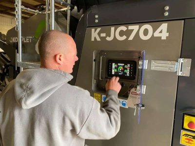 komplet-support-technician-testing-kjc704-komplet-america