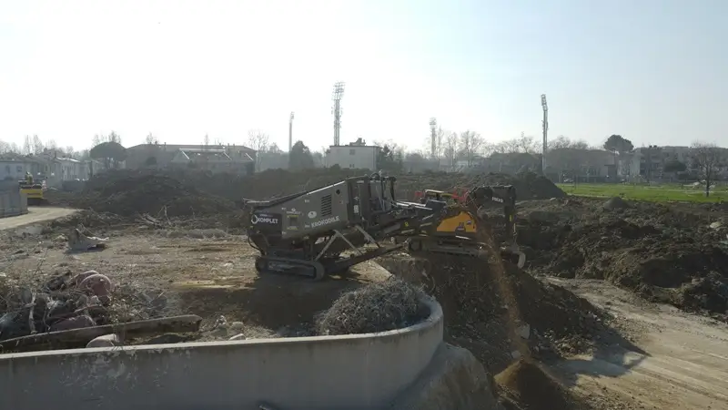 Using Slow-Speed Shredders to Manage Construction Waste A Basic Guide - Komplet America